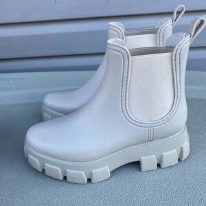 JEFFREY CAMPBELL Women's Rain-Storm Chunky Platform Chelsea Boot Cream Size 9